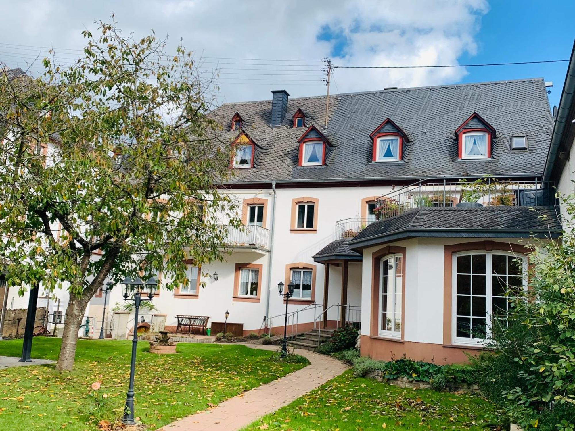 Готель Weinhof Michael Morbach Цельтінґен-Рахтіґ Екстер'єр фото